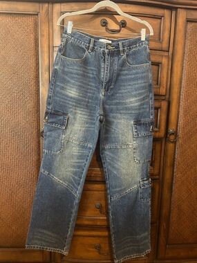 Relaxed Men's Cargo Jeans - Washed Blue
